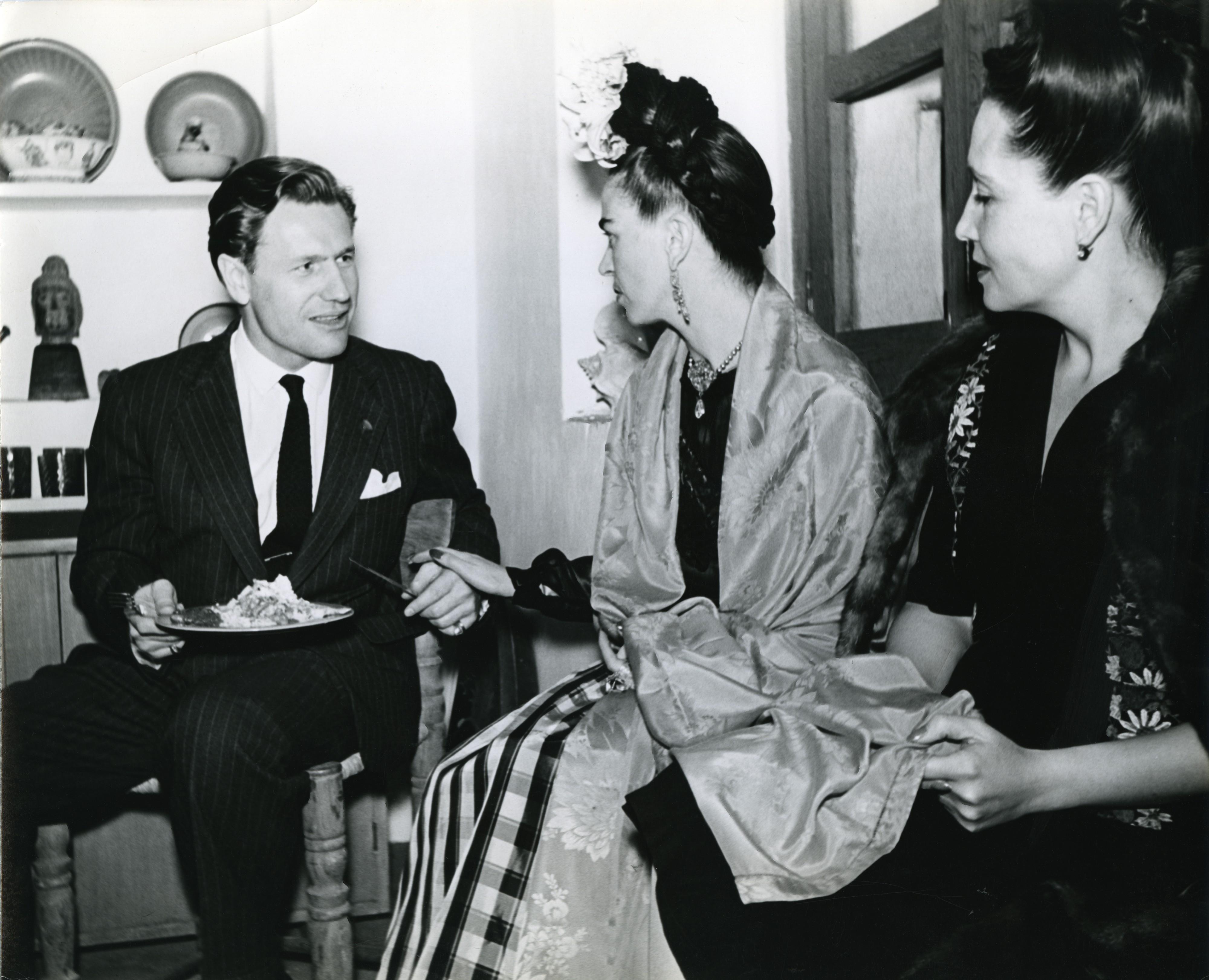 Nelson A. Rockefeller and Frida Kahlo at Tizapán, home of the artists Miguel and Rosa Covarrubias, outside of Mexico City, 1943. Courtesy of the Rockefeller Archive Center.